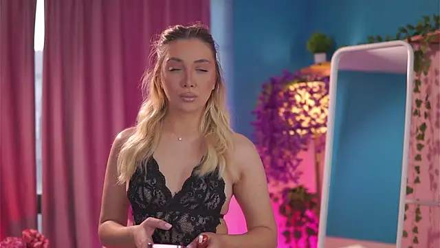 NadyaBlue online show from February 19, 5:18 am