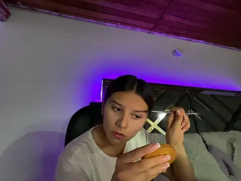 alison parkerr26 online show from February 1, 7:12 pm