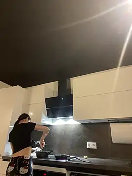 Just-Lilly online show from April 16, 10:45 pm