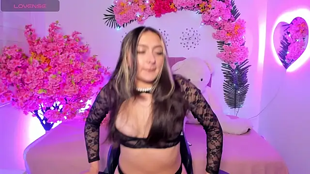 Giselle Laurens  online show from April 17, 9:17 pm