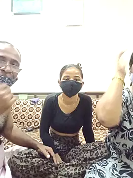 HoneyHush online show from April 14, 10:59 am