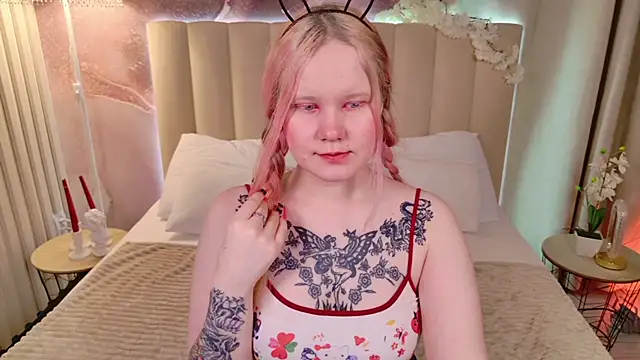 AnnieVibe online show from April 1, 5:32 pm