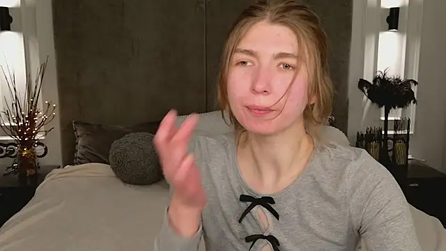 Bubble Chloe online show from April 22, 2:25 pm