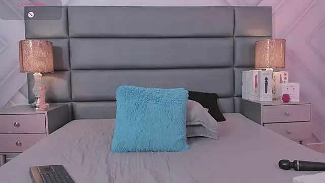 AlexaFoxx  online show from March 22, 1:39 pm