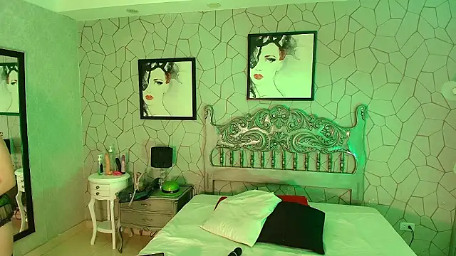 meganrousx online show from March 17, 12:09 pm