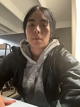 Sara Fernandez  online show from February 17, 1:54 pm