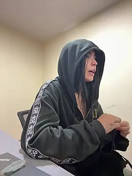 Sara Fernandez  online show from April 17, 1:57 pm