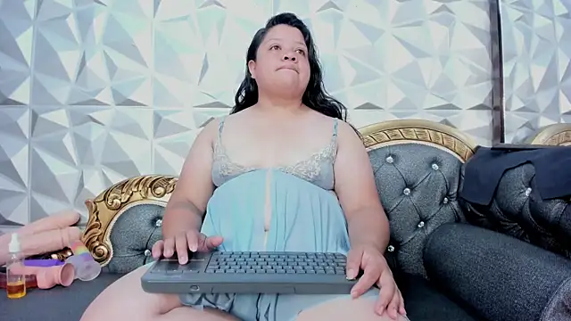 Carolina-Lenon online show from February 17, 6:40 pm