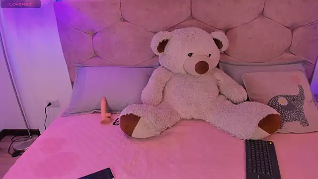 Celeste wang online show from April 20, 11:46 am