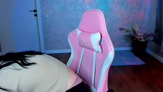 Kira G0ld online show from April 13, 9:32 am