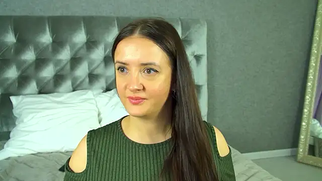 ElinaBellucci online show from March 20, 7:35 am