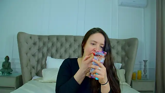 ElinaBellucci online show from April 17, 4:25 am