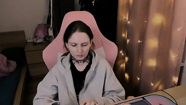 Onyxix online show from April 1, 8:06 pm