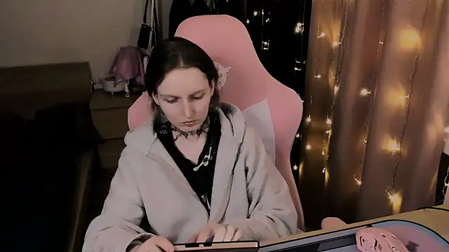 Onyxix online show from April 8, 7:05 pm