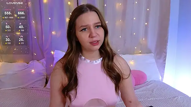 kira sweety x online show from April 18, 6:32 pm