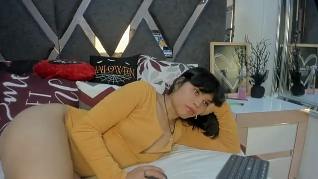 Maggyx online show from April 13, 2:29 pm