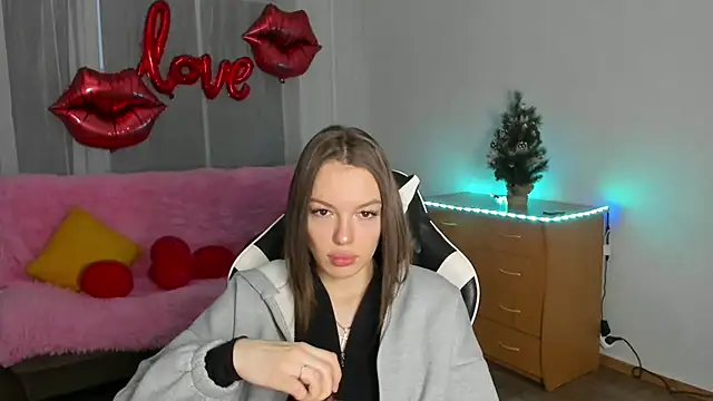 Snapshot of CandyGyrl chatting on February 18, 1:16 am CandyGyrl online show from February 18, 1:16 am