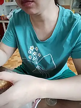 LiilyZi online show from April 16, 1:28 am