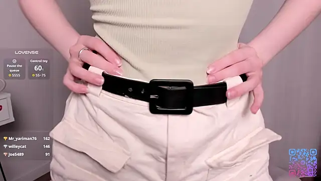 RowenaIanniello online show from March 29, 11:48 pm