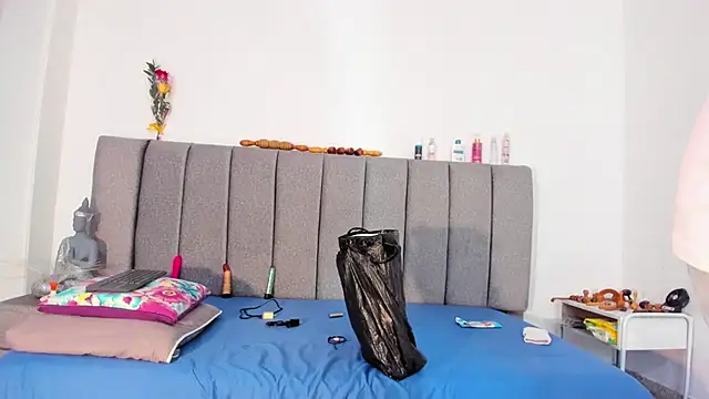 Giselle James online show from March 2, 6:03 pm