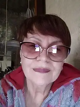 SophieBurns online show from March 29, 2:49 pm