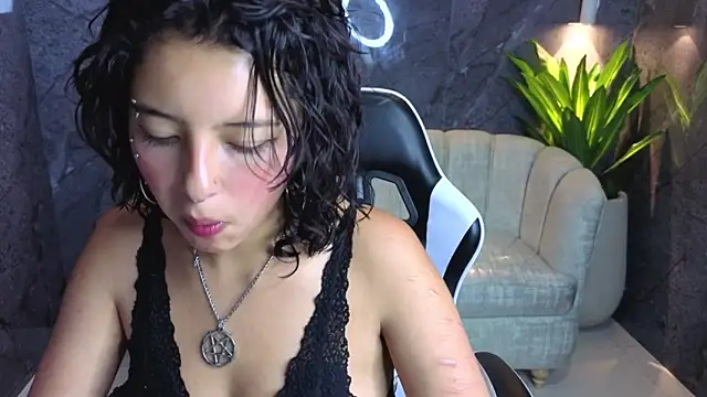 Lisa Doll Tx online show from February 23, 8:08 pm