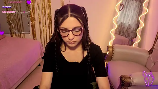 MAHYRA TAY online show from February 24, 7:23 pm