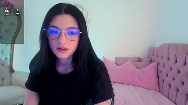 MAHYRA TAY online show from July 8, 7:27 pm