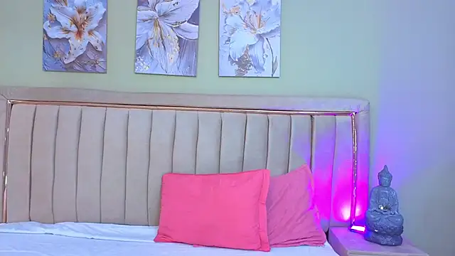 Mia Naive online show from March 30, 12:38 pm