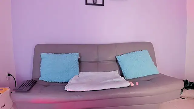 shantall cruzz online show from March 27, 4:36 am