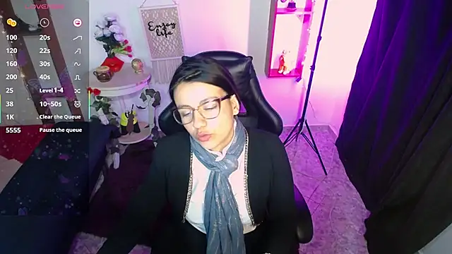 QueenRose94 online show from March 3, 4:02 pm