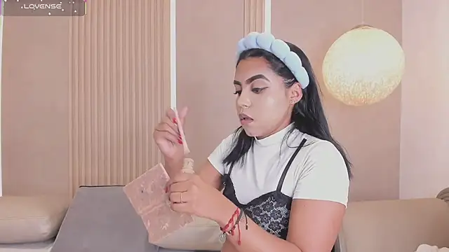 eva lain online show from April 14, 12:05 pm