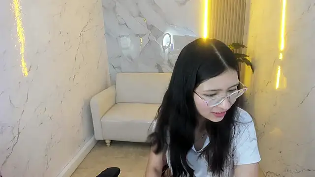 dani tf online show from February 13, 1:24 pm