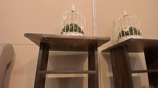 luna bradley  online show from April 20, 12:19 pm