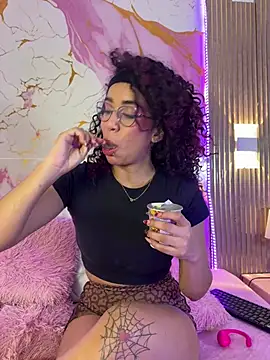 Woo isDaphne online show from March 28, 11:14 pm