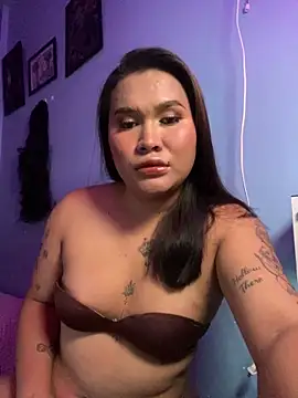 hollynicole online show from June 18, 8:37 am