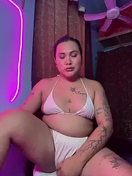 hollynicole online show from June 14, 6:47 am