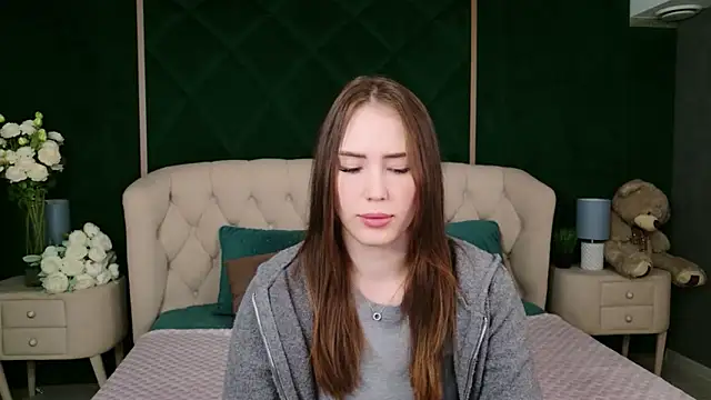 Arielle Vade online show from April 22, 5:15 am