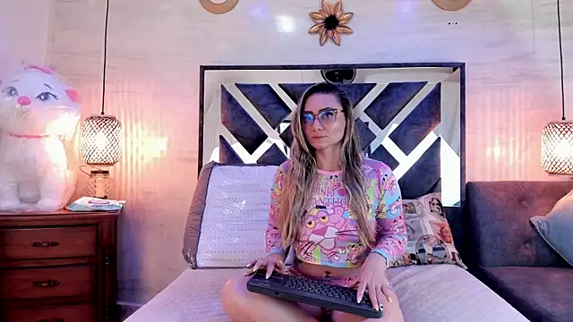 annie vega17  online show from April 19, 1:27 am