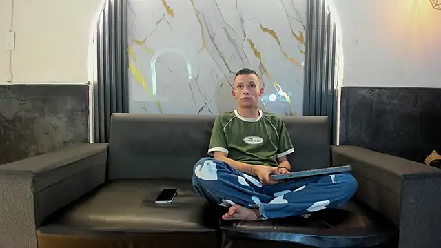 Isaak 26 online show from March 17, 5:28 pm