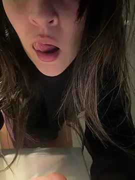 justinahallo online show from July 11, 5:24 pm