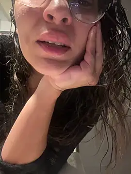 justinahallo online show from May 13, 4:29 am