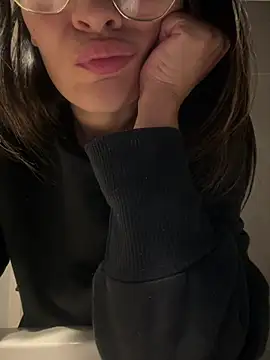 justinahallo online show from May 8, 5:10 am