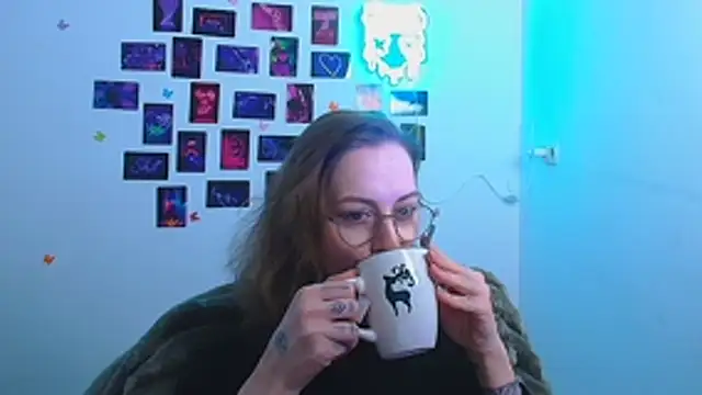 Esmi Winter online show from February 17, 6:46 am