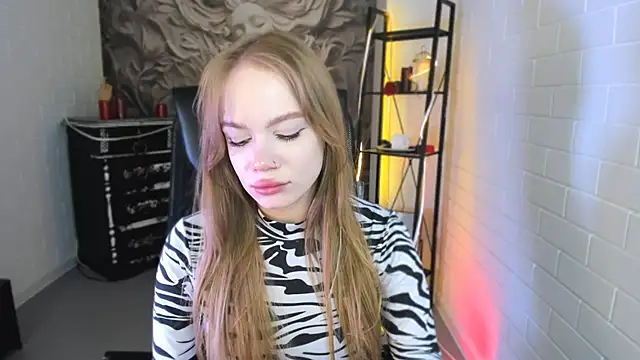 AmyNox online show from April 11, 7:45 am