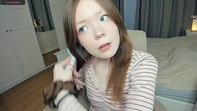 LavenderMitten online show from April 20, 5:54 am