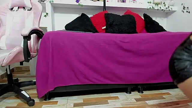 Mayli rose online show from February 23, 7:35 pm