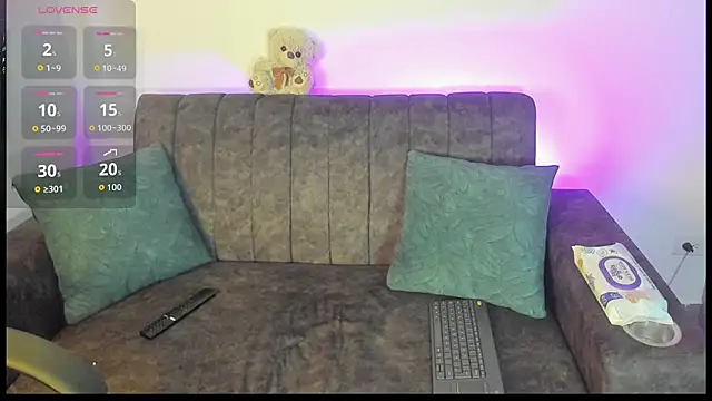 velmoon online show from March 26, 6:31 pm