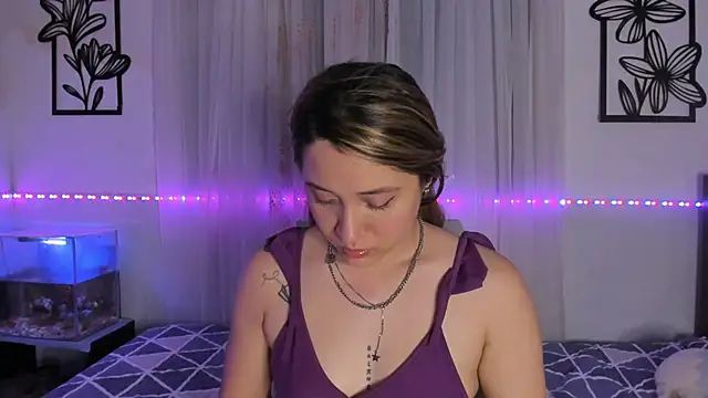 LeiahBlonde  online show from March 3, 5:35 am