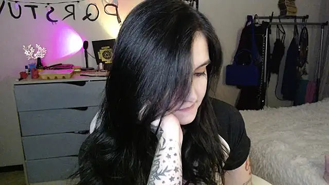 Rin Tozier online show from June 9, 8:30 pm